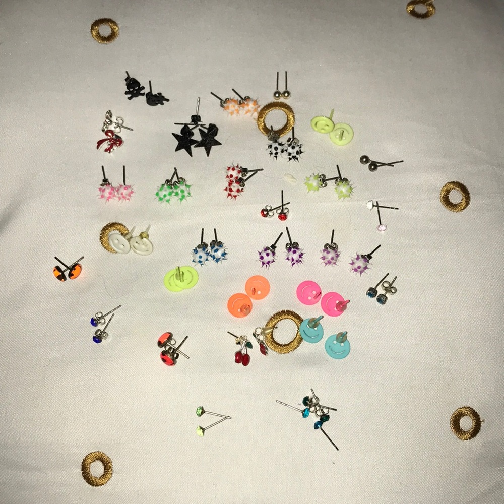 30 pairs of earrings !!